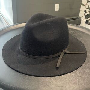 HOUSE OF HARLOW Black Fedora Hat